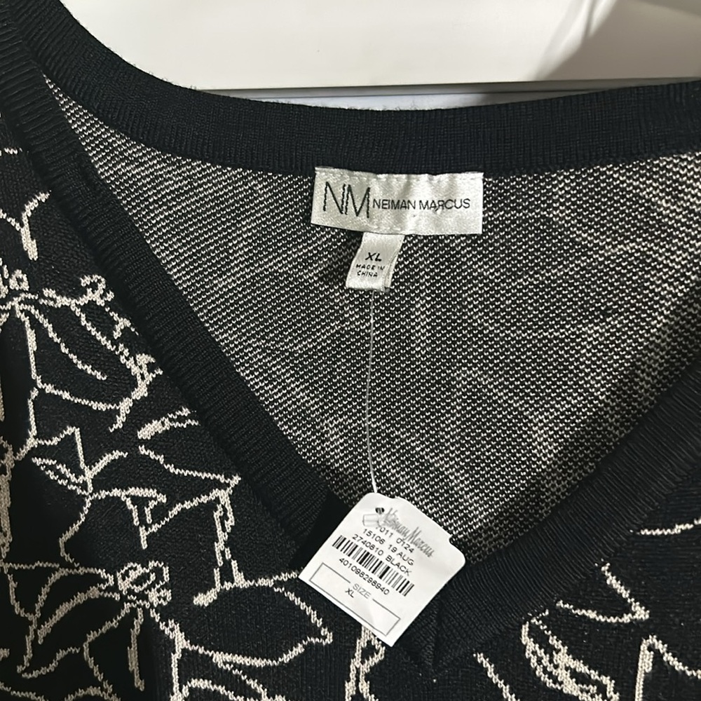 Brand new Neiman Marcus dress with tags! Size XL. Send offers please!! - Picture 5 of 12